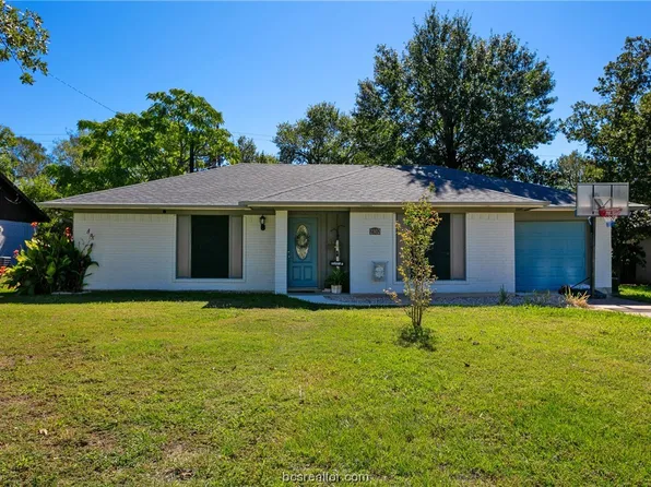 2302 Yosemite Dr, Bryan, TX 77803