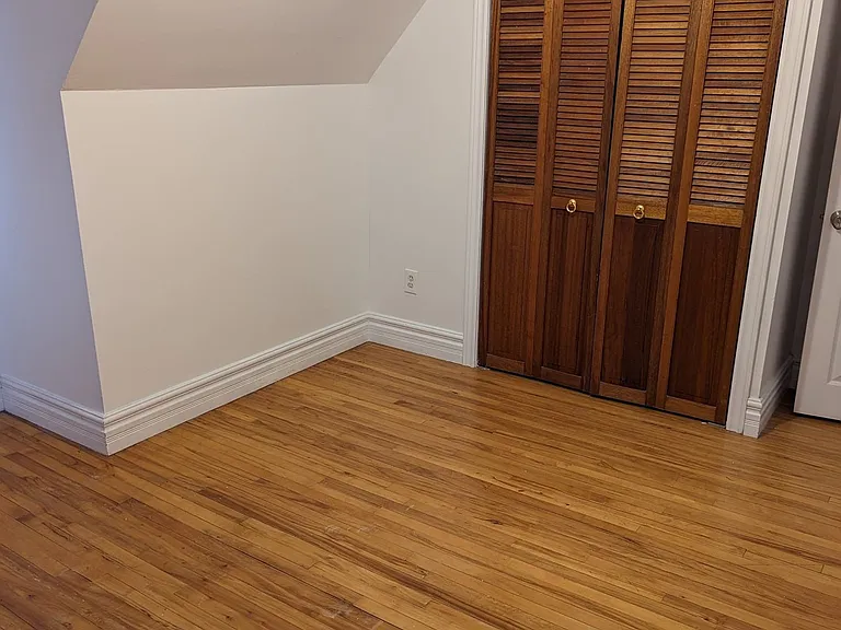 298 Wallace Ave S #MAIN AND UPPER — Photo 11
