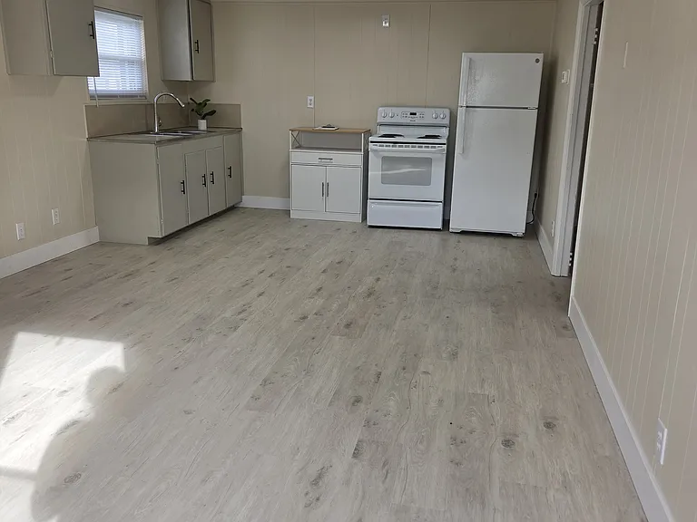 109 S River St — Photo 2