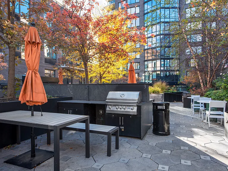 21 India St #S309 — Photo 32