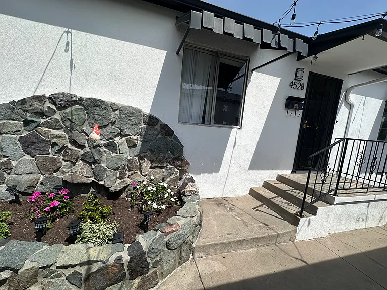 4528 52nd St — Photo 9
