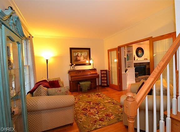 3rd image of 615 Bridgeside Dr