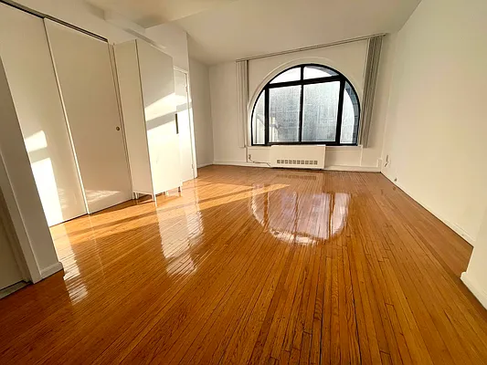 Rented by J PRESTON AND ASSOCIATES INC | media 14