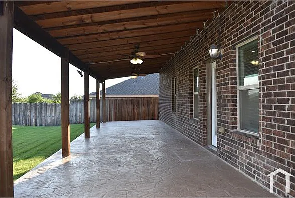 411 Paddock Ln — Photo 18