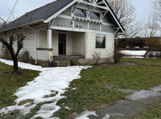 210 W 2nd St, Sumas, WA 98295