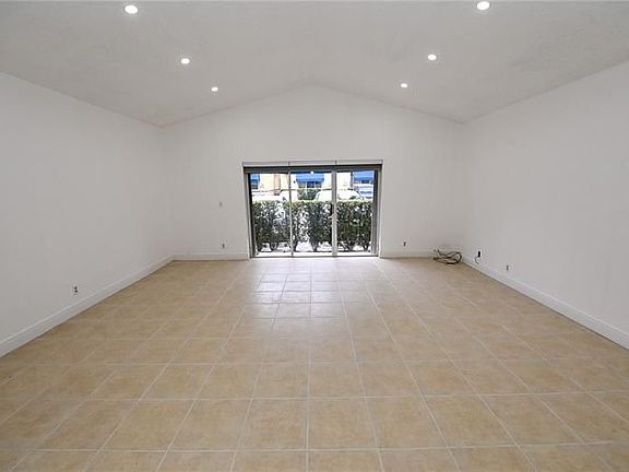 3rd image of 5201 SW 31st Ave APT 118