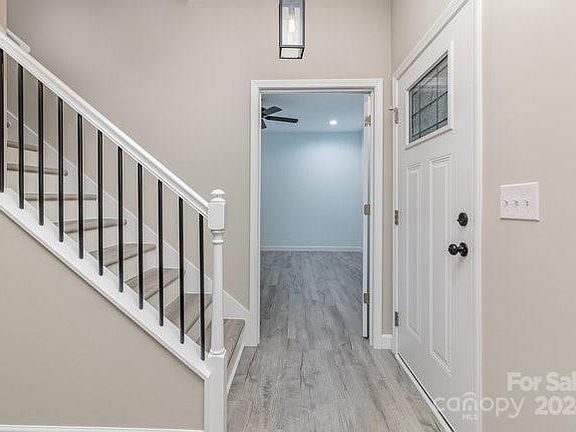 5th image of 4020 Hereford Ln