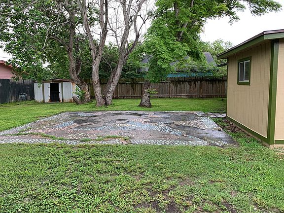 5th image of 4006 King Richard Dr