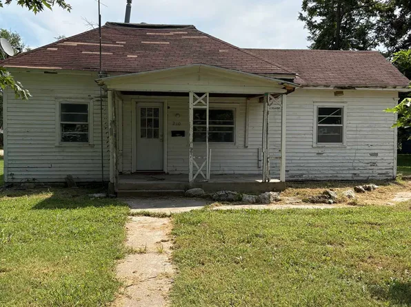 210 N Roosevelt St, Marion, KS 66861