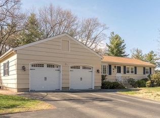 4 Stony Brook Rd, North Chelmsford, MA 01863