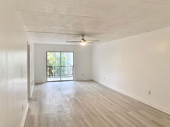 4th image of 4435 1st St NE Unit 201