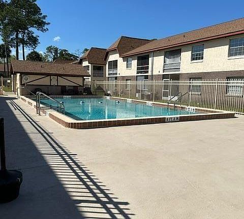 3rd image of 3061 Sir Hamilton Cir