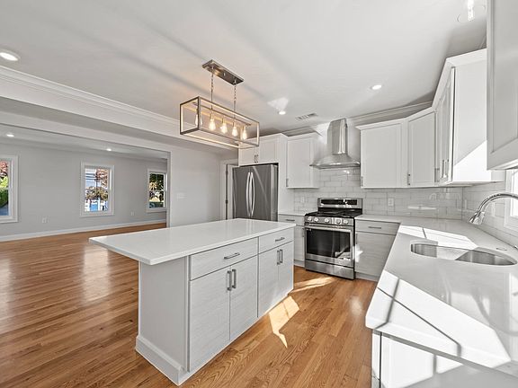 5th image of 62 Pleasant St #2