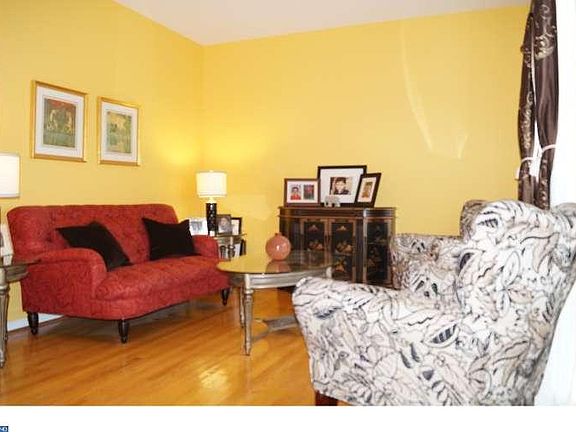 4th image of 8129 Apple Blossom Dr