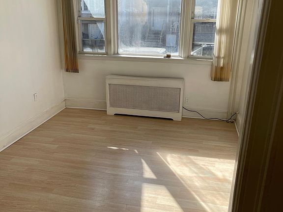 3rd image of 186 Boyd Ave #B