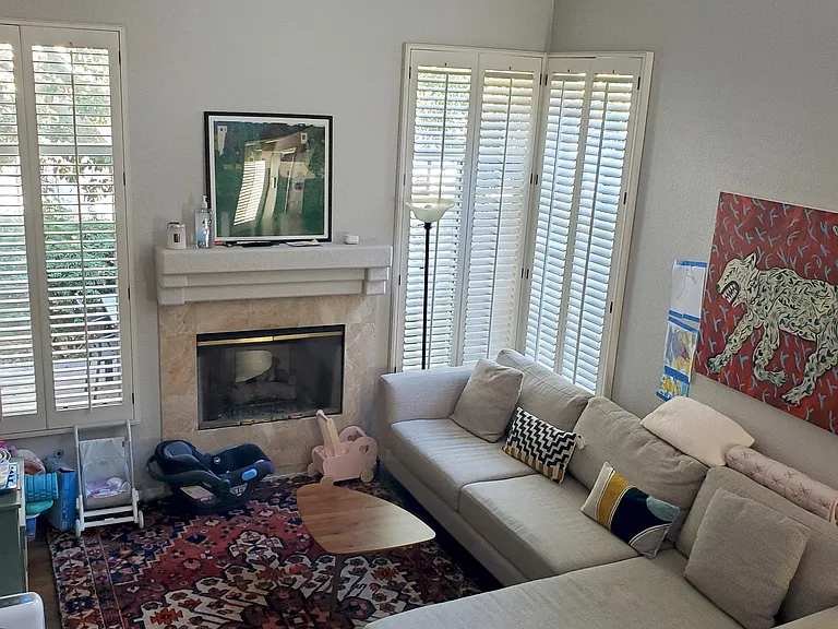Living room - vaulted ceiling