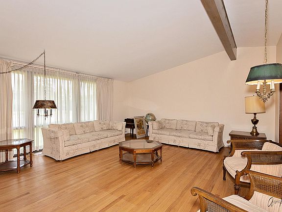 5th image of 408 Sheryl Ln