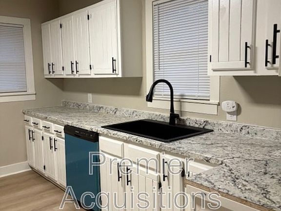 3rd image of 2615 Krum St