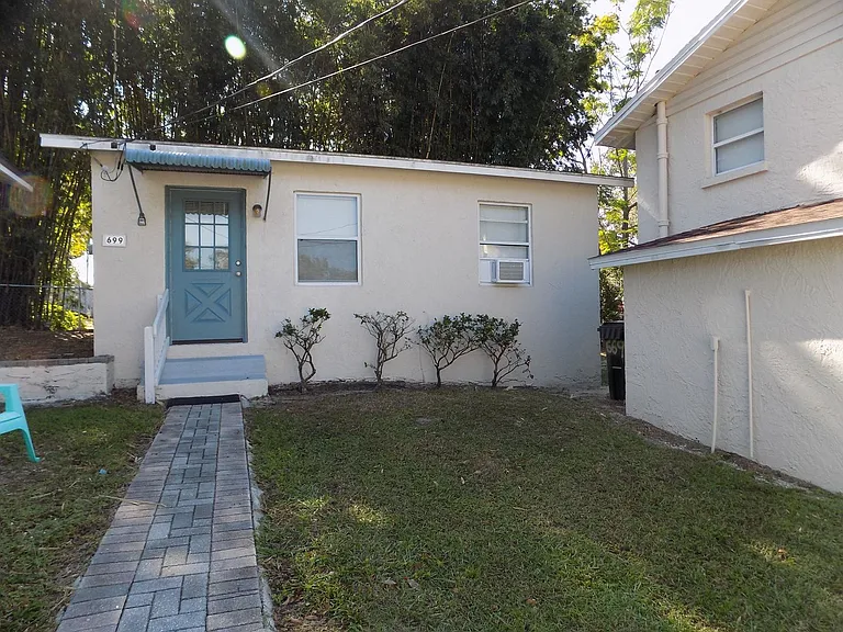 699 W Osceola St — Photo 1
