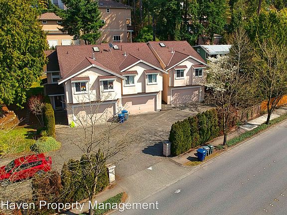 4th image of 1102 Bellevue Way SE APT 3