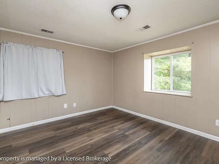 145 Brentwood Dr #1 — Photo 22