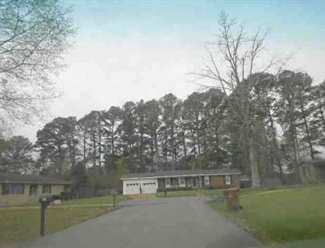 2nd image of 903 Crestline Cir SW