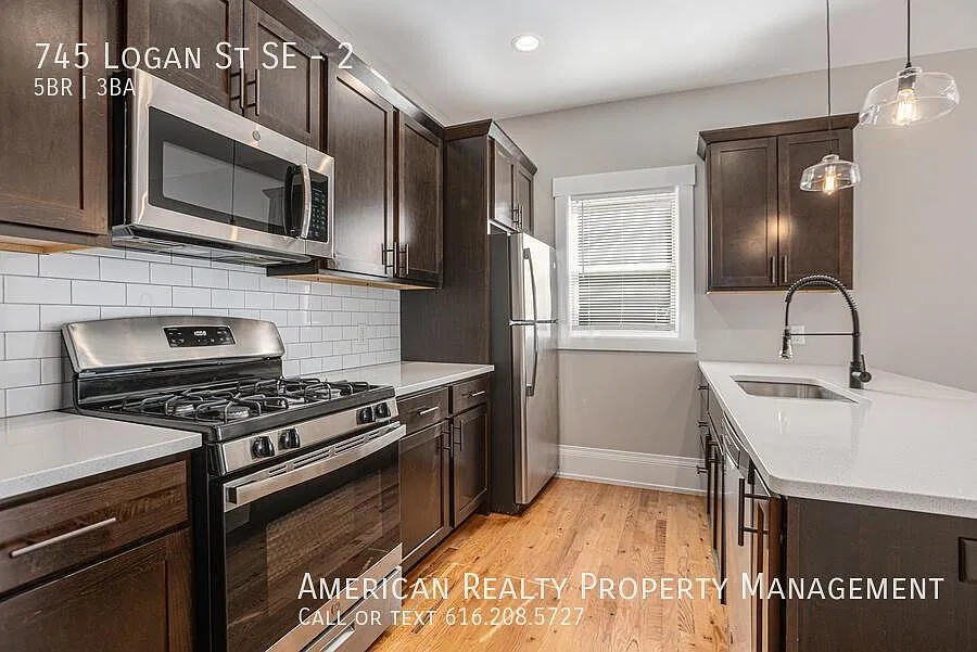 5 bed, 2250 sqft, $3,100 — Photo 4