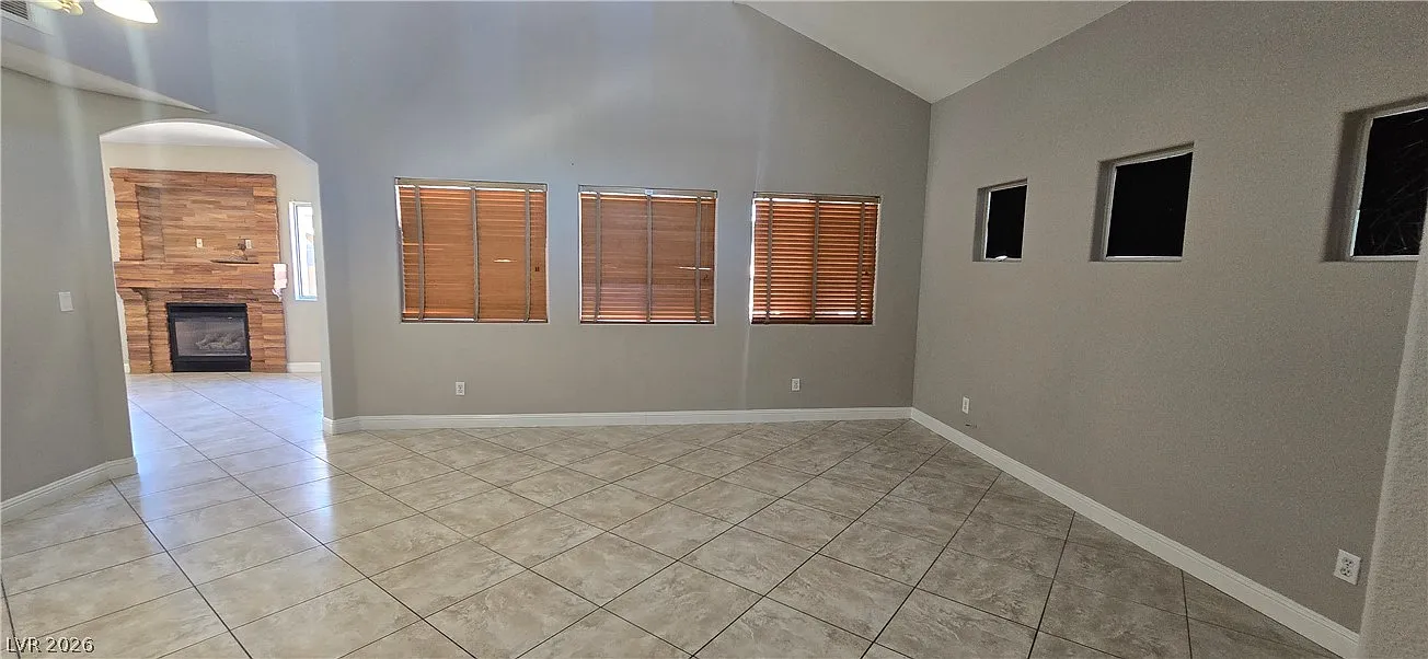 4 bed, 3.5 bath, 1935 sqft, $2,600 — Photo 4