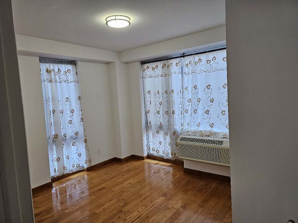 1st image of 13930 34th Ave #2C