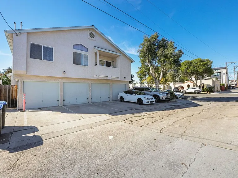 2403 Meade Ave — Photo 11