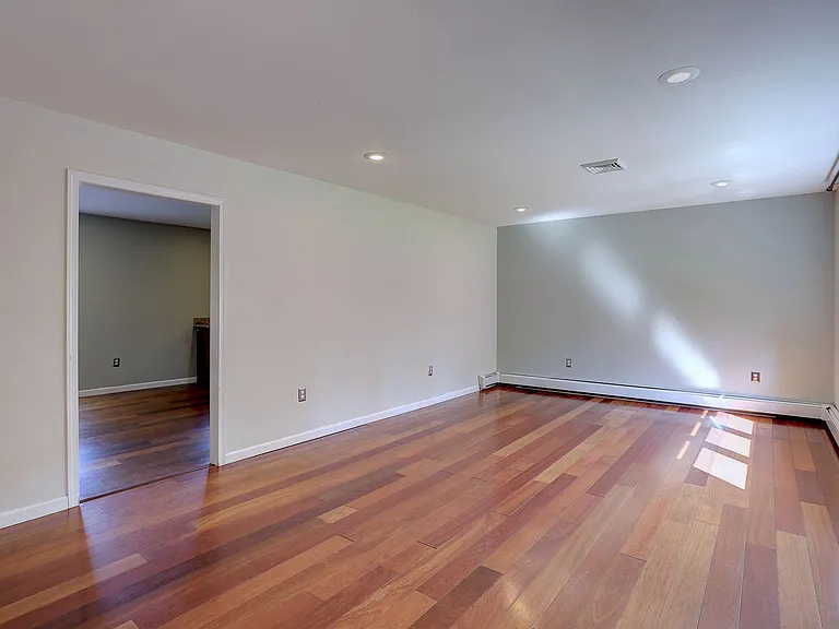 1735 Maple Ave — Photo 10