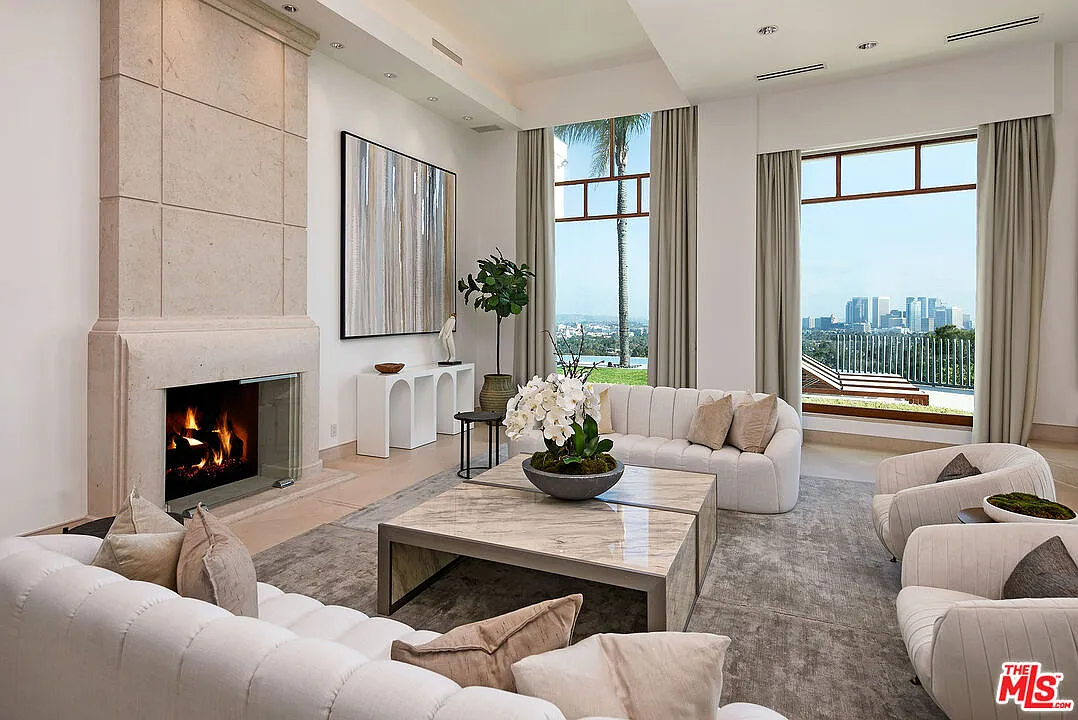 4 bed, 8.0 bath, 7500 sqft, $85,000 — Photo 4