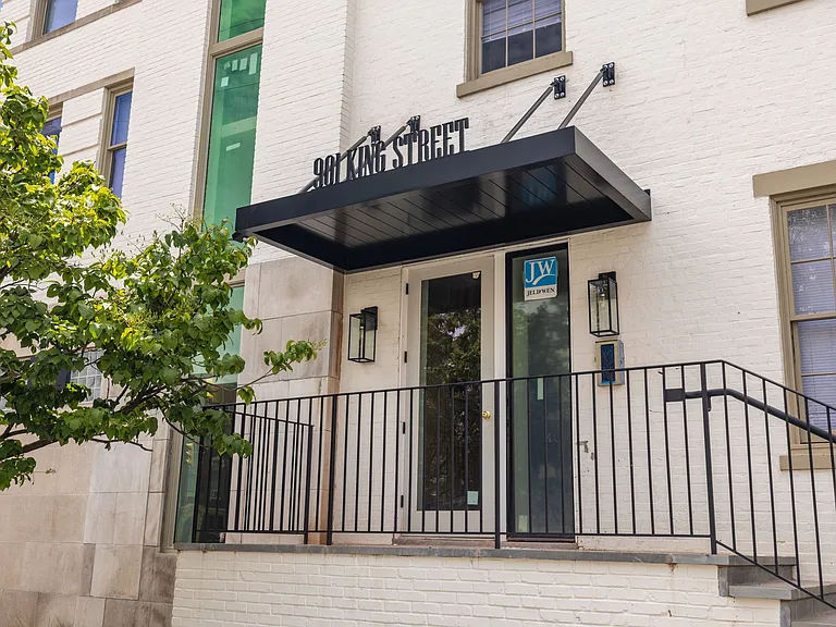 901 King St #201 — Photo 2