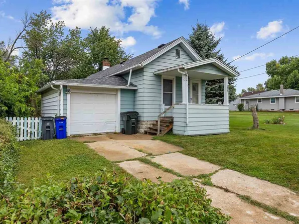1512 34th St NE, Cedar Rapids, IA 52402