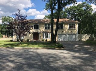 128 Henry St, Paramus, NJ 07652