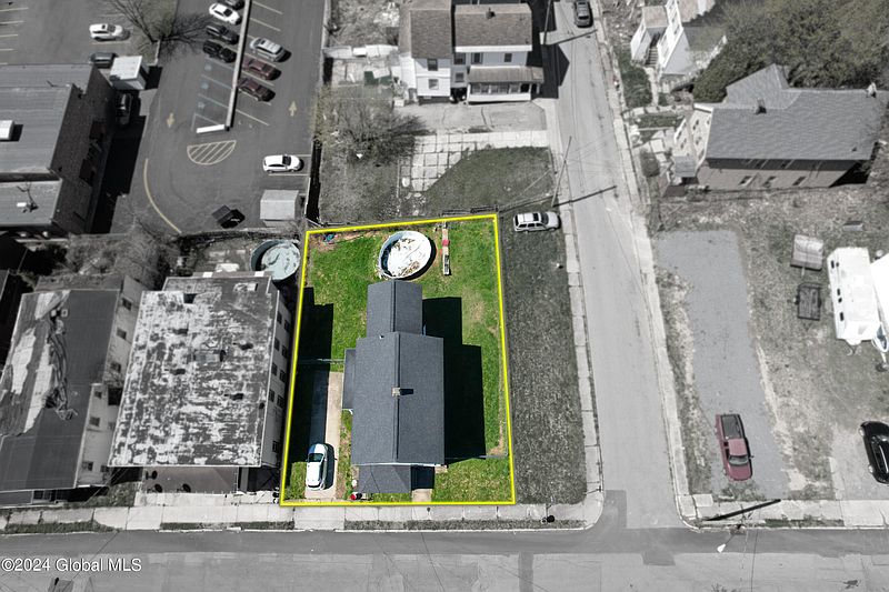 2nd image of 14 Kimball St