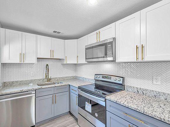 3rd image of 2425 N Ramona Cir