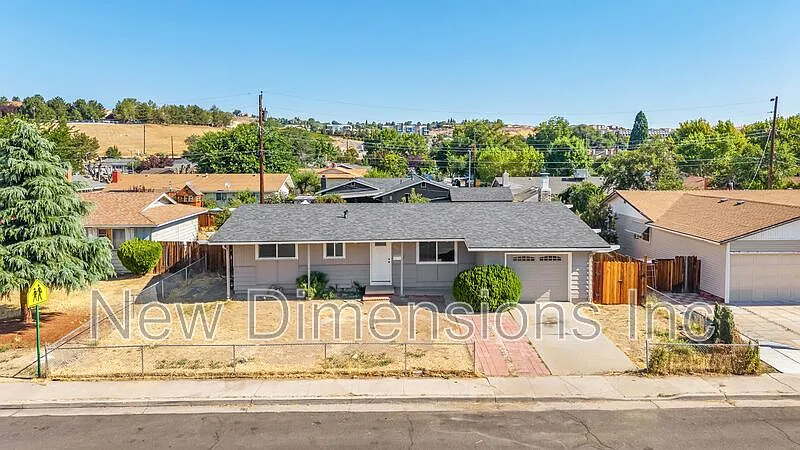 3 bed, 2.0 bath, 1105 sqft, $2,195 — Photo 2