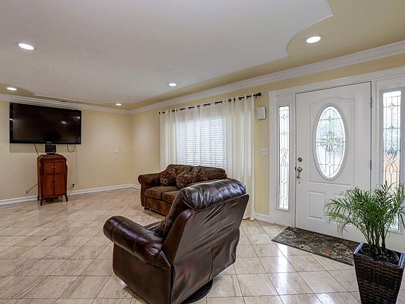 4th image of 6711 Garden Ct
