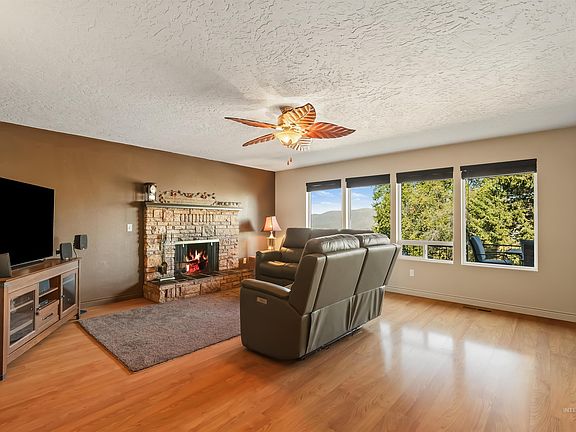 5th image of 3016 Mayfair Rdg