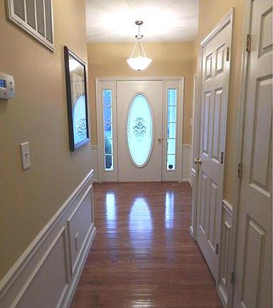 Foyer w/hardwood floor