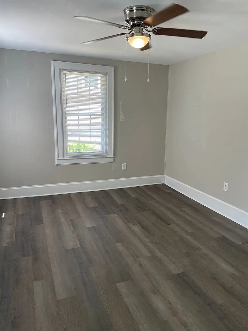 809 N Graham Avenue — Photo 2