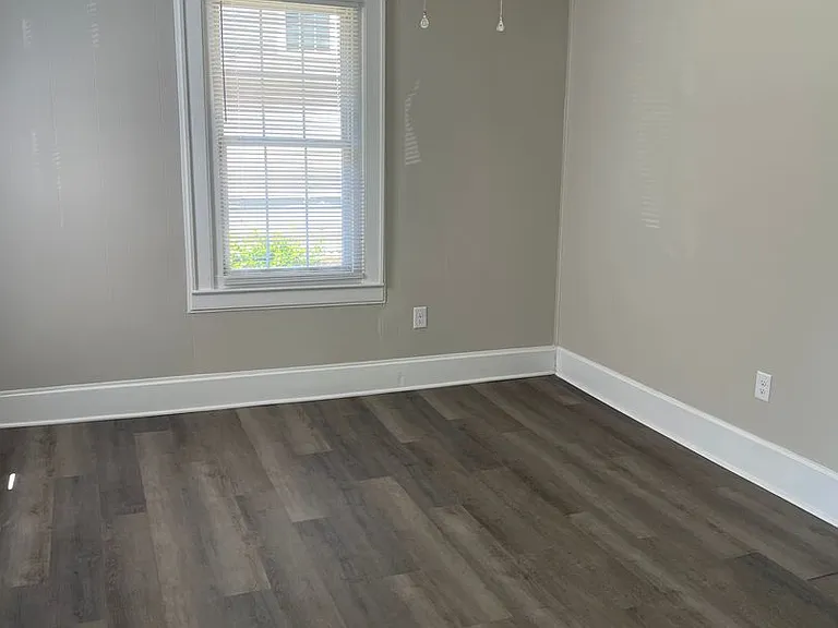 809 N Graham Ave — Photo 2