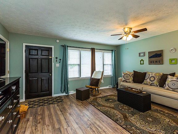 4th image of 549 Folkstone Dr