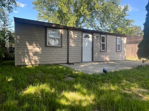 52 S Aurelius Rd, Mason, MI 48854