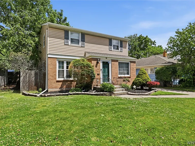 16 Paramount Pkwy — Photo 3