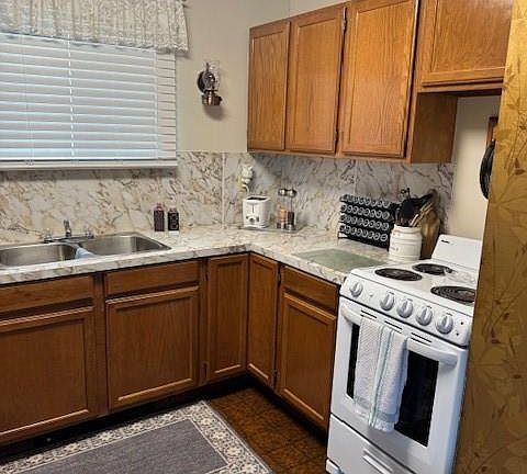 3rd image of 2108 Spruce CRESCENT