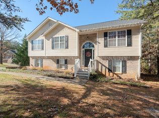 34 Easton Trce, Adairsville, GA 30103