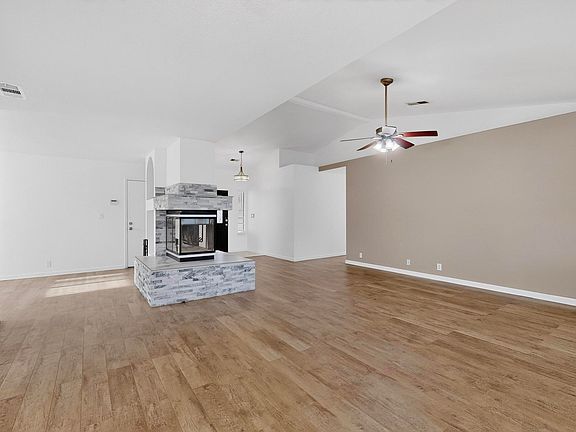 4th image of 2012 Aspenwood Ave NW