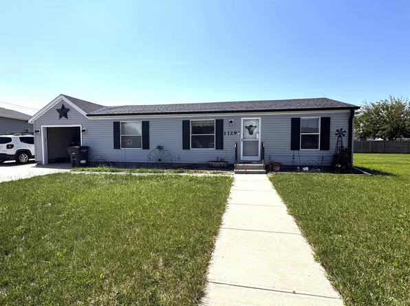 1129 Renae Ln, Hastings, NE 68901